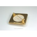 brosa vintage . ceramica glazurata. montura metalica gold plated cca 1960